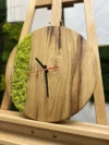 Годинник з дерева та моху